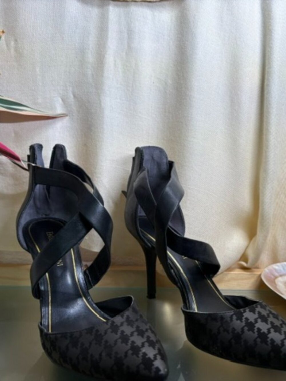 Enzo Angiolini Black & Gray Houndstooth Crisscross Pumps – Size 9M